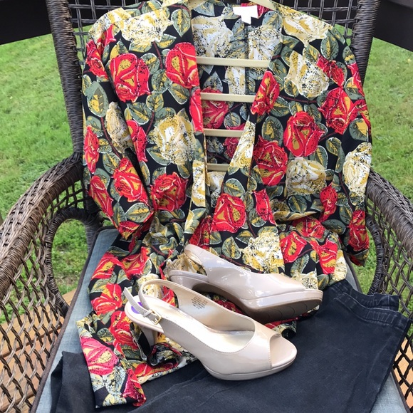 LuLaRoe Tops - NWT LuLaRoe “Lindsay” Kimono Style Blouse Open Jacket. Floral Roses Size…